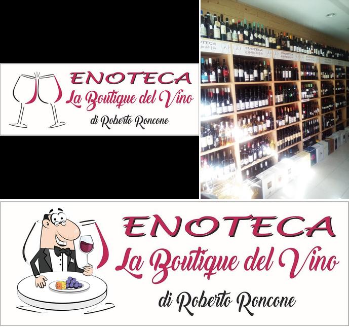 Il est fort sympathique de profiter d'un verre de vin à ENOTECA LA BOUTIQUE DEL VINO DI ROBERTO RONCONE