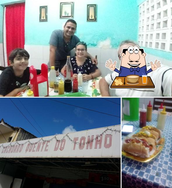 O O Tradicional Cachorro Quente do Tonho se destaca pelo comida e exterior