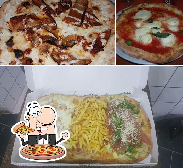 Scegli una pizza a Sei Cliente Della Pizzeria La Baita Mugnano DI Napoli