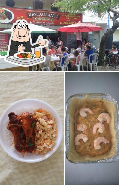 Entre diferentes coisas, comida e exterior podem ser encontrados no Restaurante e Café Colonial