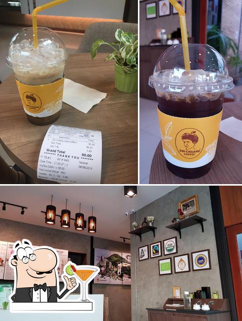 Las imágenes de bebida y interior en Doi Chaang Caffe