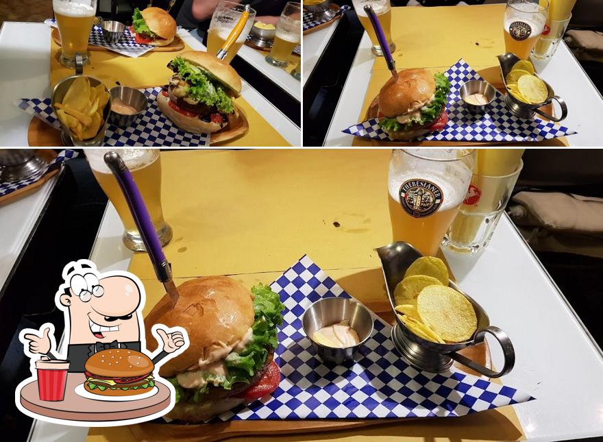 Prenditi un hamburger a Casina Kitch