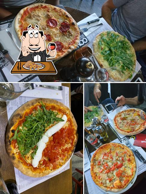 Scegli una pizza a La Piazza Restaurant