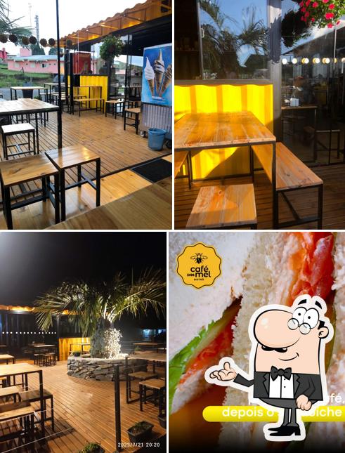 O interior do CAFÉ COM MEL BISTRÔ