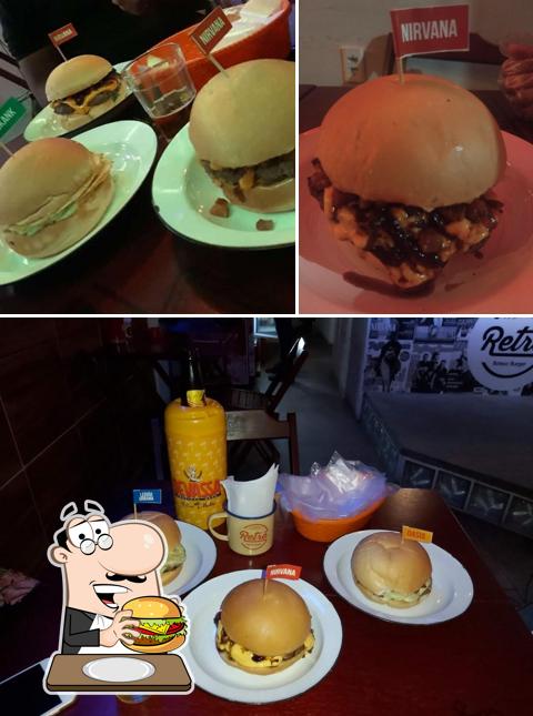 Experimente um hambúrguer no Retrô Boteco Burger