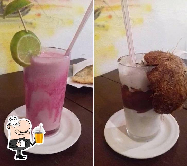 Desfrute de uma bebida no Aconchegos Bar