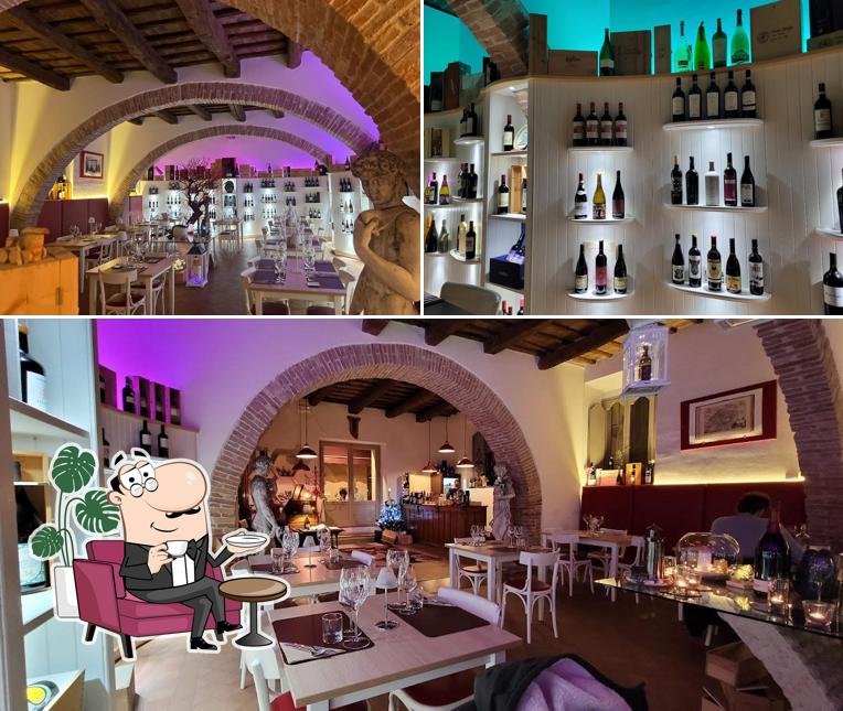 Gli interni di Enoteca Simona