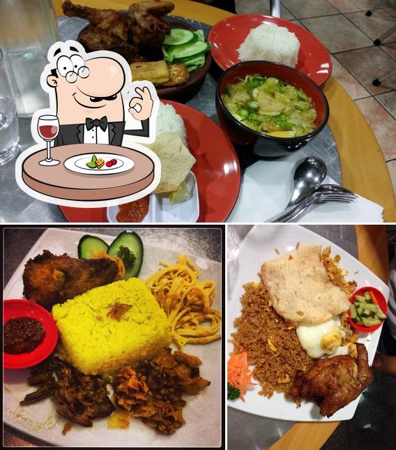Food at Ayuriz Cafe Indonesian Halal Food