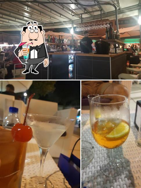 La bevanda e bancone da bar del ristorante