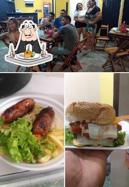 A ilustração da comida e interior no Espetinho de ouro cascavel