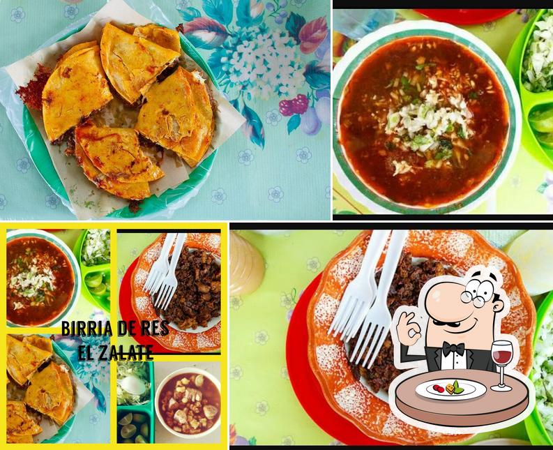 Platos en Birria de Res el Zalate