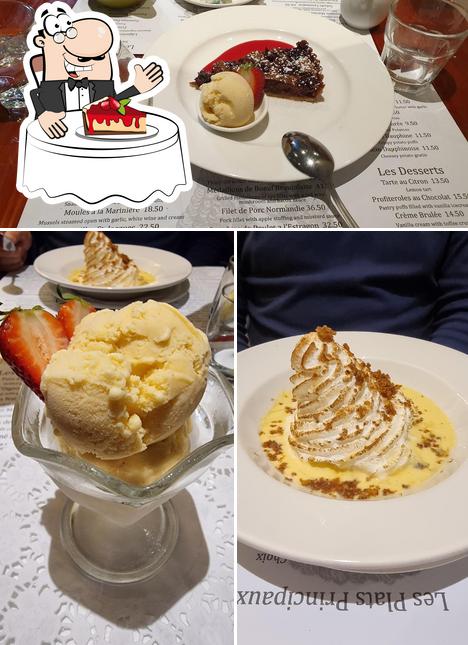 Le ﻿﻿Voltaire Bistro Francais provides a variety of desserts