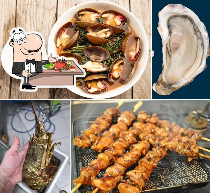 Try out seafood at Kậu Ba Quán