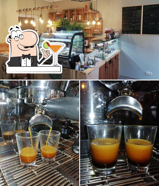 Посмотрите на эту фотографию, где видны напитки и еда в PAM'S Wohnzimmer - Bistrorante & Cocktailbar