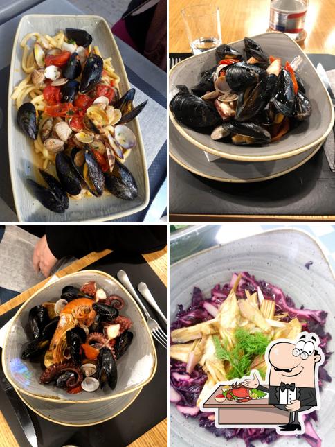 Prenditi tra i vari piatti di mare offerti a Fresco Trattoria Pizzeria Caracciolo