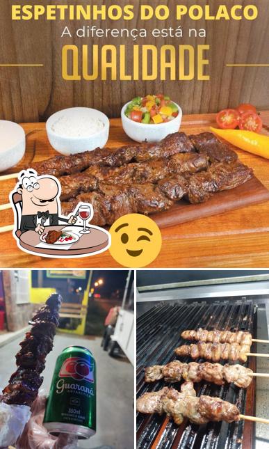 Pratos de carne são disponibilizados no POLAKO hamburgueria e pizzaria