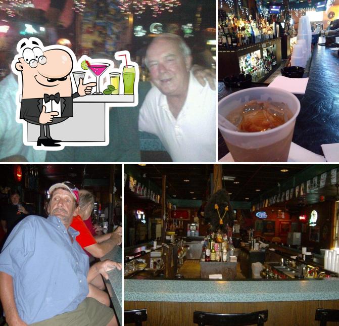 Pub y bar Brass Monkey, Marathon, Overseas Hwy Opiniones del restaurante