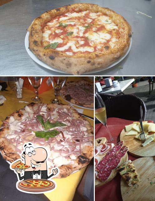 Scegli una pizza a Bar Core e Cafe