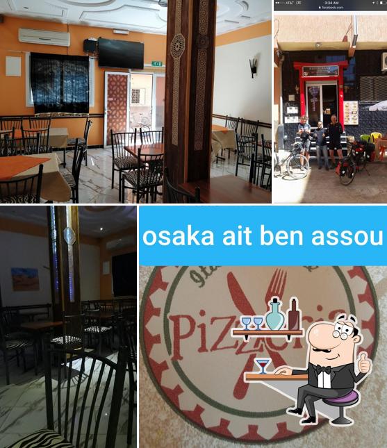 Installez-vous à l'une des tables de Restaurant Osaka Ait Ben Assou