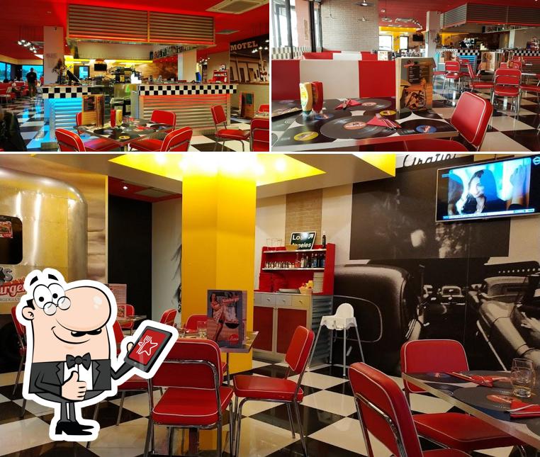 Здесь можно посмотреть фото стейк хауса "50's Ristoburger"