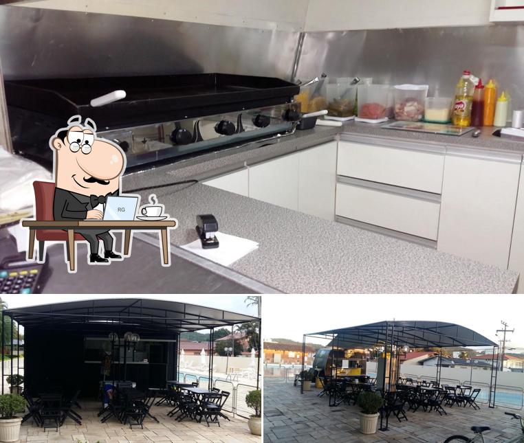 O interior do Bacana Food Lanches