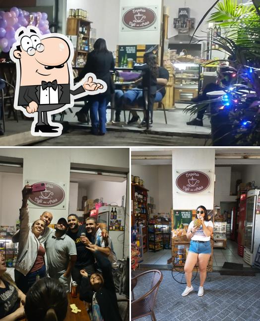 Veja imagens do interior do Empório & Café Das Artes