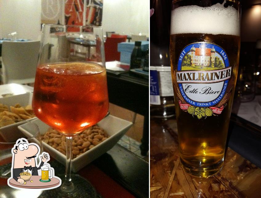 Puoi prenderti un rinfrescante bicchiere di birra chiara o scura