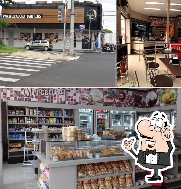 Esta é a foto mostrando interior e exterior no Panificadora Martins Confeitaria, Mercearia e Coffe Break