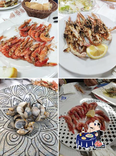 Try out seafood at Bar Restaurante Avenida