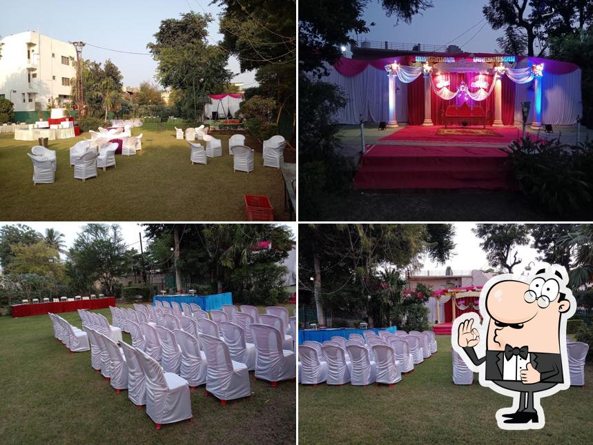 Abhiruchi Family Garden Restaurant & Lawns