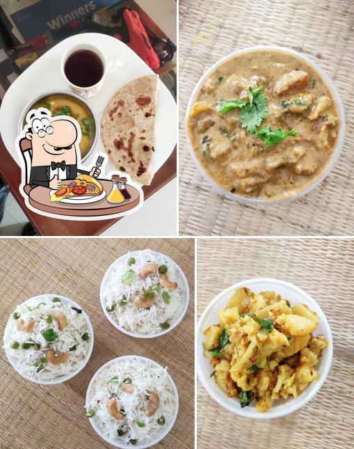 Pick pizza at DAAL ROTI POLLACHI (Cloud Kitchen)