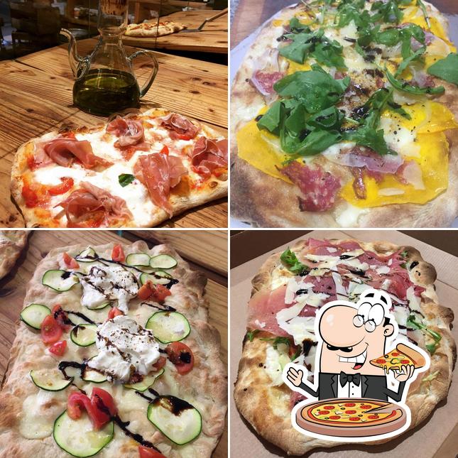Pick pizza at Pizzeria Bocca Di Rosa