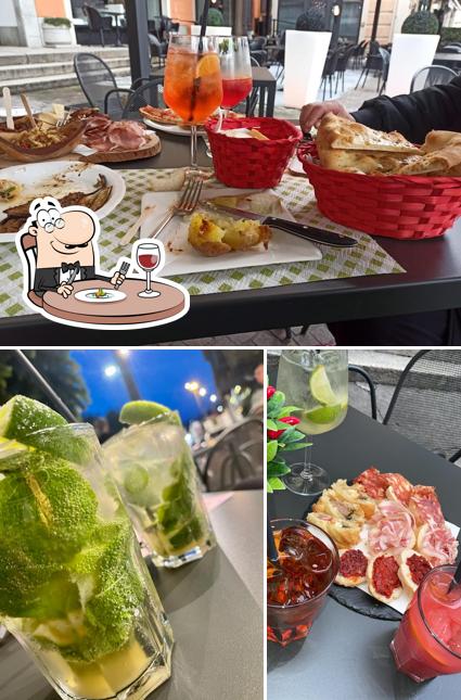 Esperia Bar si caratterizza per la cibo e alcol