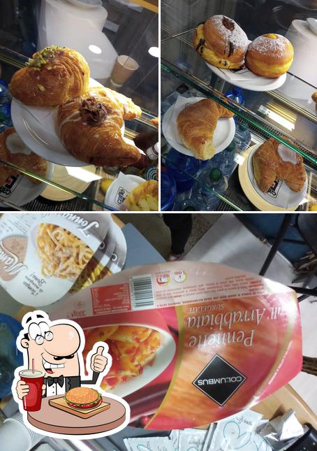 Prova un hamburger a Bar five di Sameh