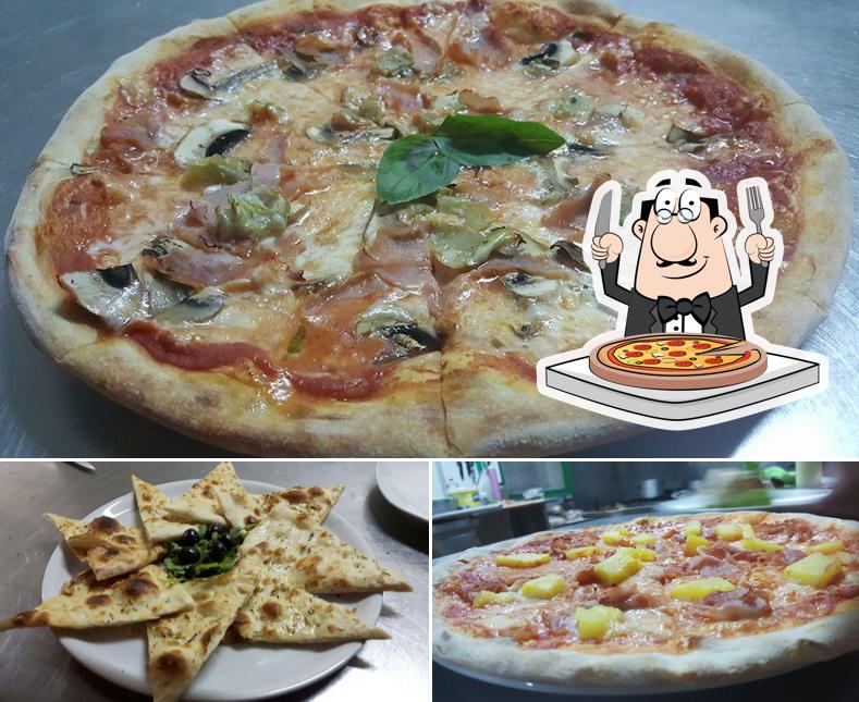 En Restaurante Pizzeria Coyba, puedes pedir una pizza