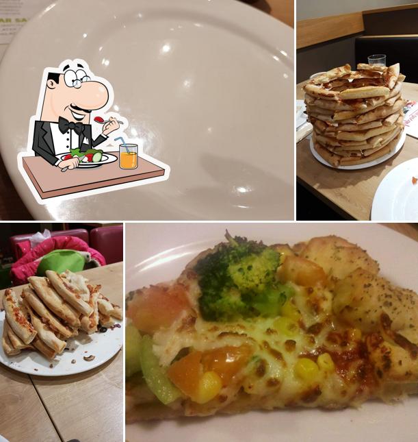 Pizza Hut Warszawa Bemowo restaurant, Warsaw, Powstańców Śląskich 126