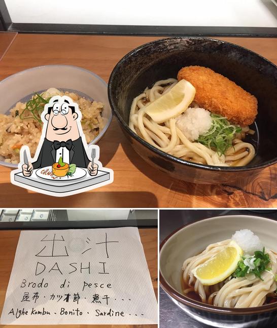 Questa è la immagine che mostra la cibo e interni di Dufan Udon & Tempura