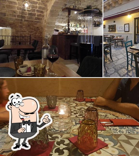 Gli interni di Vineria Casa Ciù
