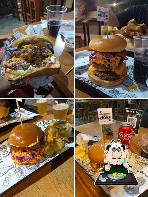 Sanduíche de carne de porco desfiada em The Chris Rosário Hamburgueria
