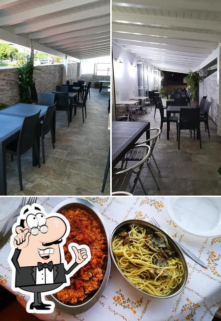 Questa è la foto che mostra la interni e cibo di BAR Da Patrizia