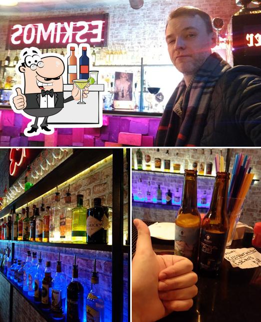 Jetez un coup d’oeil à la photo représentant la comptoir de bar et bière concernant Eskimos
