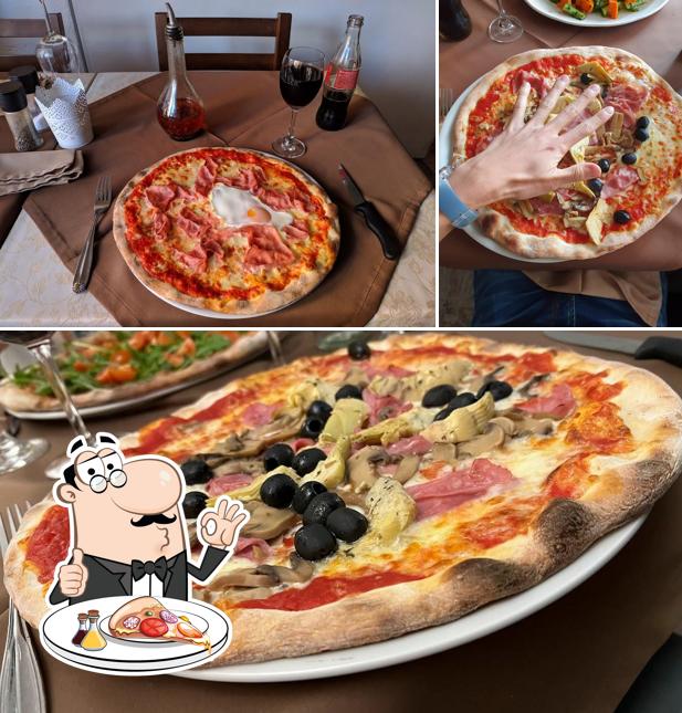 Prenditi una pizza a Osteria Pizzeria Pazzallo