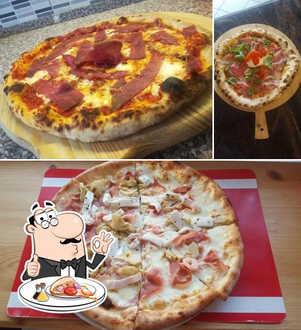 Prenditi una pizza a Pizzeria La Nuova Picchetta Di Alberghini Salvatore