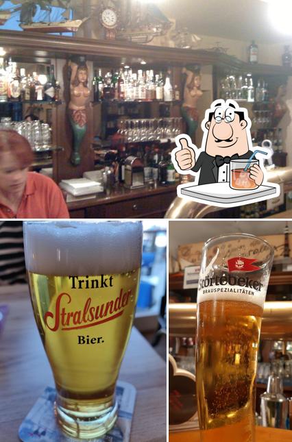 Estas son las fotografías donde puedes ver bebida y barra de bar en Hiddenseer Hafenrestaurant