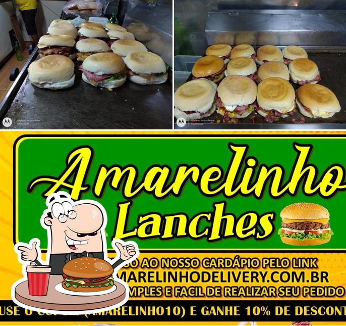 Experimente um hambúrguer no Amarelinho Lanches
