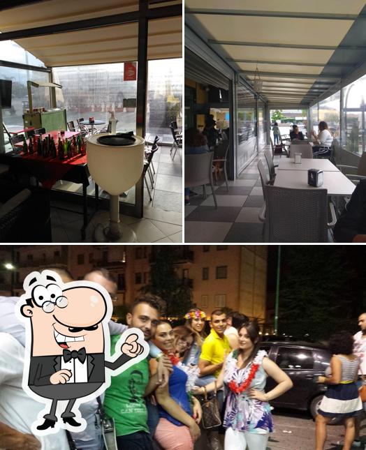 Dai un'occhiata agli interni di Dodo Bar
