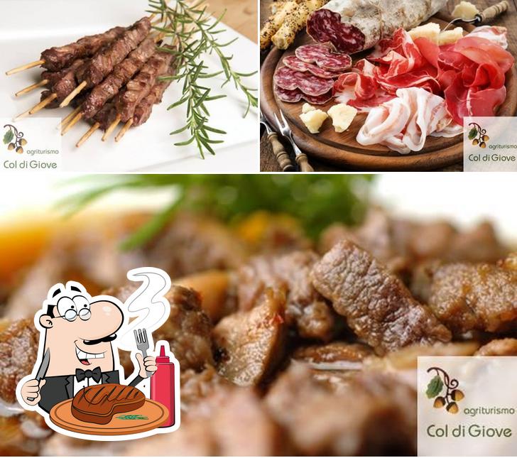 Prenditi i un pasto a base di carne a Agriturismo Col Di Giove