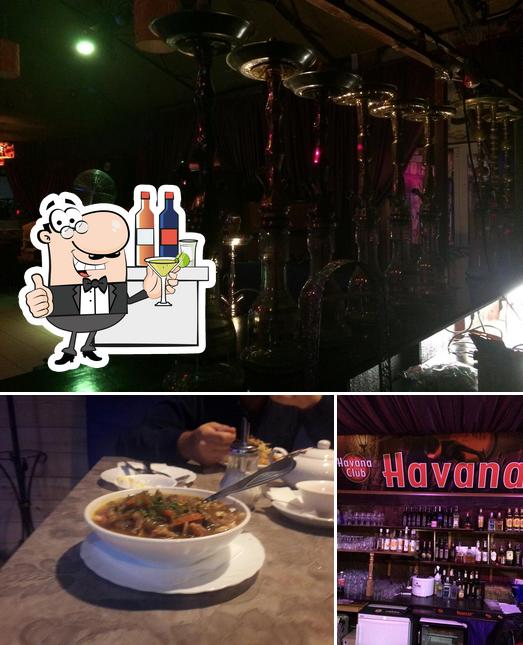 Фотография, на которой видны барная стойка и еда в Гавана