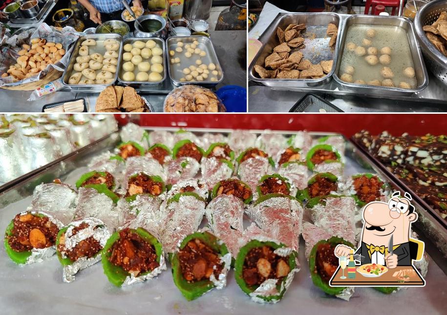 Food at Giriraj Ji Chaat & Sweets