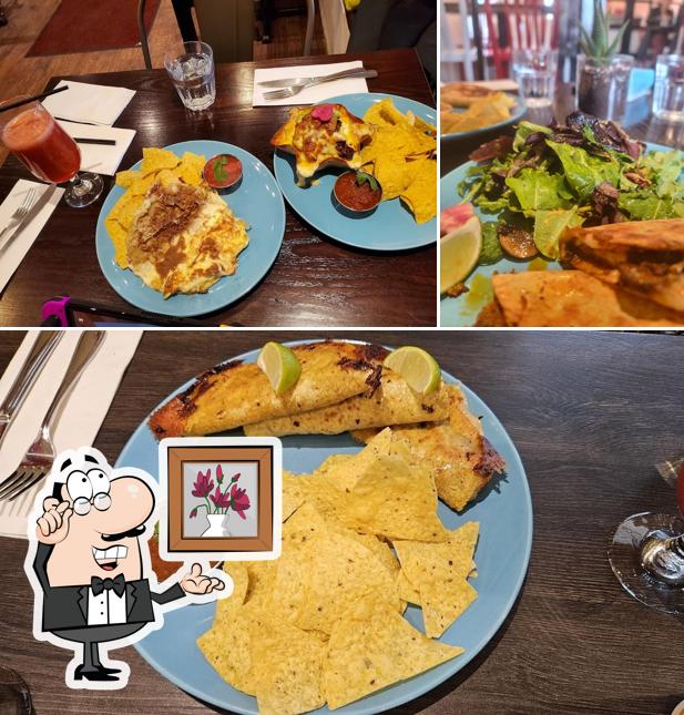 Installez-vous à l'une des tables de IVANOPOBLANO